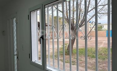 ALQUILER Galpon 200 m2 con 2 oficinas y recepcion.