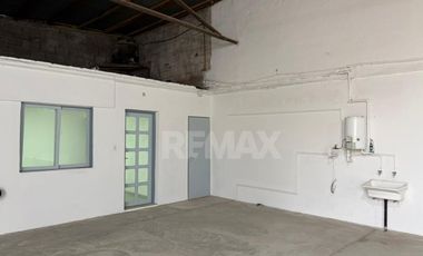 ALQUILER Galpon 200 m2 con 2 oficinas y recepcion.
