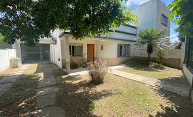 VENTA CASA 4 AMBIENTES BERAZATEGUI CON COCHERA