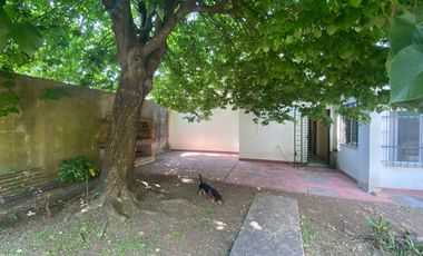 VENTA CASA 4 AMBIENTES BERAZATEGUI CON COCHERA