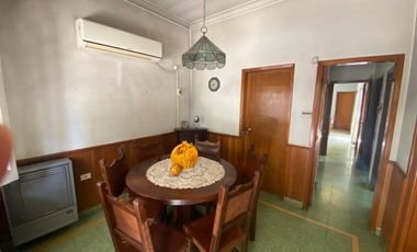 VENTA CASA 4 AMBIENTES BERAZATEGUI CON COCHERA