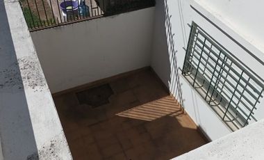 VENTA CASA 4 AMBIENTES BERAZATEGUI CON COCHERA