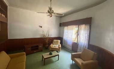 VENTA CASA 4 AMBIENTES BERAZATEGUI CON COCHERA