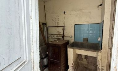 CASA A REFACCIONAR EN JOSE QUINTANA 3357