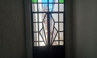 Interno sobre Peatonal, 2 Dorm, 2 baños y patio