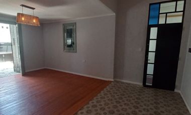 Interno sobre Peatonal, 2 Dorm, 2 baños y patio