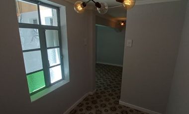 Interno sobre Peatonal, 2 Dorm, 2 baños y patio