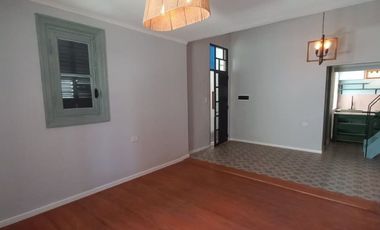 Interno sobre Peatonal, 2 Dorm, 2 baños y patio