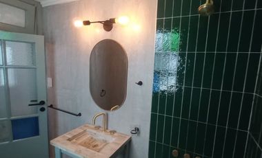 Interno sobre Peatonal, 2 Dorm, 2 baños y patio