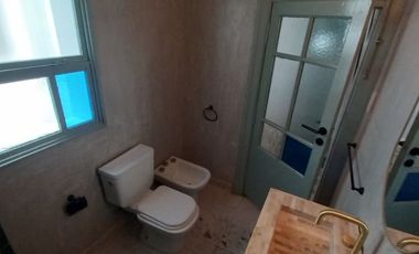 Interno sobre Peatonal, 2 Dorm, 2 baños y patio