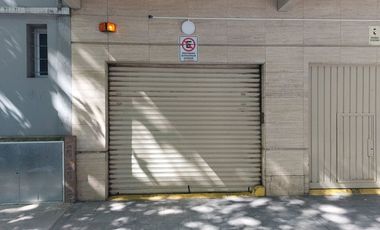Venta cochera fija cubierta  zona Plaza Mitre