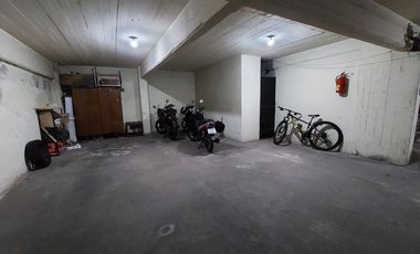 Venta cochera fija cubierta  zona Plaza Mitre