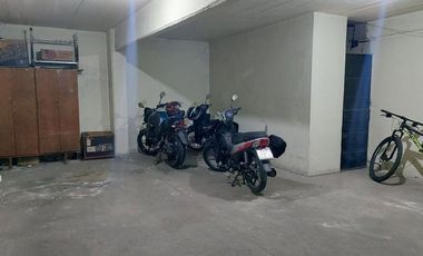Venta cochera fija cubierta  zona Plaza Mitre