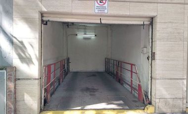 Venta cochera fija cubierta  zona Plaza Mitre