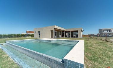 CASA 4 AMBIENTES EN VENTA SAN SEBASTIAN