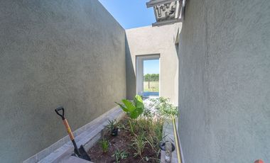 CASA 4 AMBIENTES EN VENTA SAN SEBASTIAN