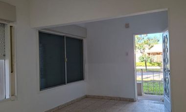 Alquiler casa amplia en Esperanza- Barrio Este
