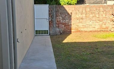 Alquiler casa amplia en Esperanza- Barrio Este
