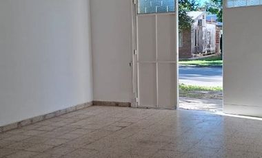 Alquiler casa amplia en Esperanza- Barrio Este