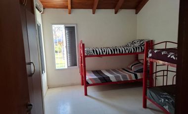 VENTA DE 2 CABAÑAS AMOBLADAS CON PILETA EN CAYASTA