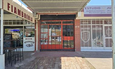 VENTA LOCAL AL FRENTE+ LOCAL LATERAL V. TESEI