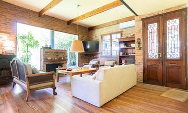 CASA EN VENTA CITY BELL 4 DORMITORIOS PILETA