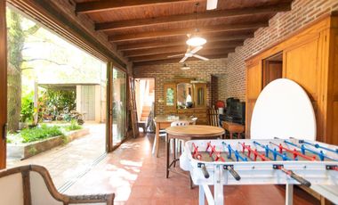 CASA EN VENTA CITY BELL 4 DORMITORIOS PILETA