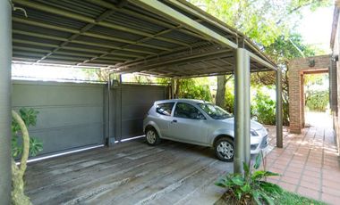CASA EN VENTA CITY BELL 4 DORMITORIOS PILETA