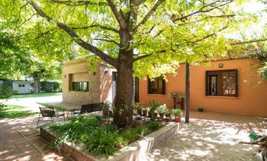 CASA EN VENTA CITY BELL 4 DORMITORIOS PILETA