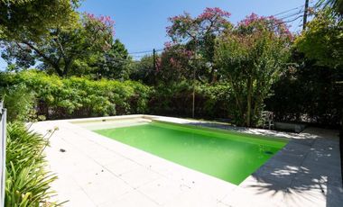 CASA EN VENTA CITY BELL 4 DORMITORIOS PILETA