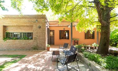 CASA EN VENTA CITY BELL 4 DORMITORIOS PILETA