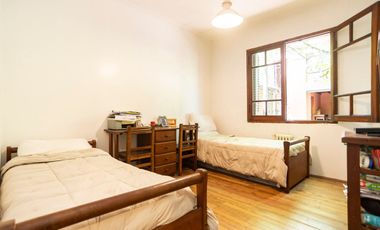 CASA EN VENTA CITY BELL 4 DORMITORIOS PILETA