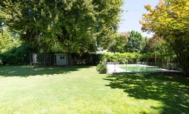 CASA EN VENTA CITY BELL 4 DORMITORIOS PILETA