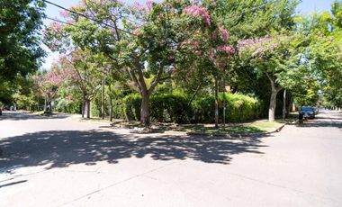 CASA EN VENTA CITY BELL 4 DORMITORIOS PILETA