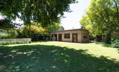CASA EN VENTA CITY BELL 4 DORMITORIOS PILETA