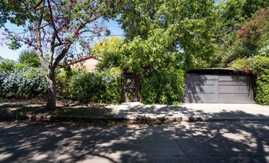 CASA EN VENTA CITY BELL 4 DORMITORIOS PILETA