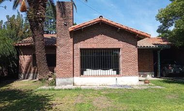 VENTA CASA 5 AMBIENTES BELLA VISTA