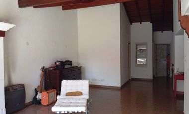 VENTA CASA 5 AMBIENTES BELLA VISTA