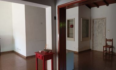 VENTA CASA 5 AMBIENTES BELLA VISTA