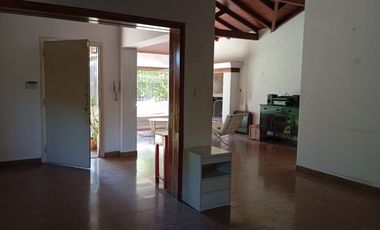 VENTA CASA 5 AMBIENTES BELLA VISTA