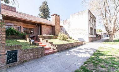 HERMOSA CASA 5 AMBIENTES lote 13,50 x 56 mts