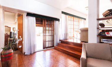 HERMOSA CASA 5 AMBIENTES lote 13,50 x 56 mts