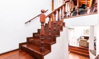 HERMOSA CASA 5 AMBIENTES lote 13,50 x 56 mts