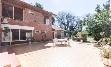 HERMOSA CASA 5 AMBIENTES lote 13,50 x 56 mts