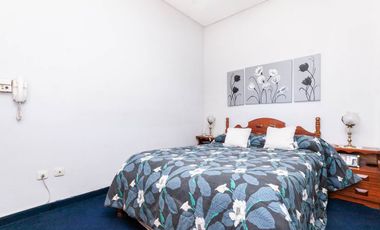 HERMOSA CASA 5 AMBIENTES lote 13,50 x 56 mts
