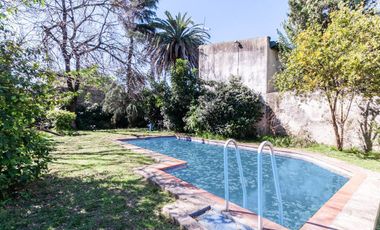 HERMOSA CASA 5 AMBIENTES lote 13,50 x 56 mts