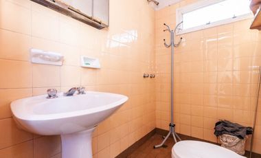 HERMOSA CASA 5 AMBIENTES lote 13,50 x 56 mts