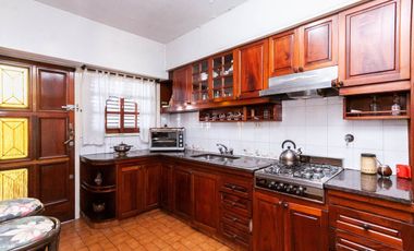 HERMOSA CASA 5 AMBIENTES lote 13,50 x 56 mts