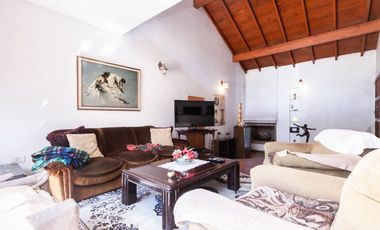 HERMOSA CASA 5 AMBIENTES lote 13,50 x 56 mts