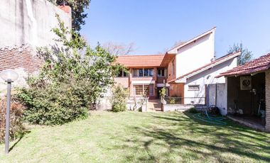 HERMOSA CASA 5 AMBIENTES lote 13,50 x 56 mts